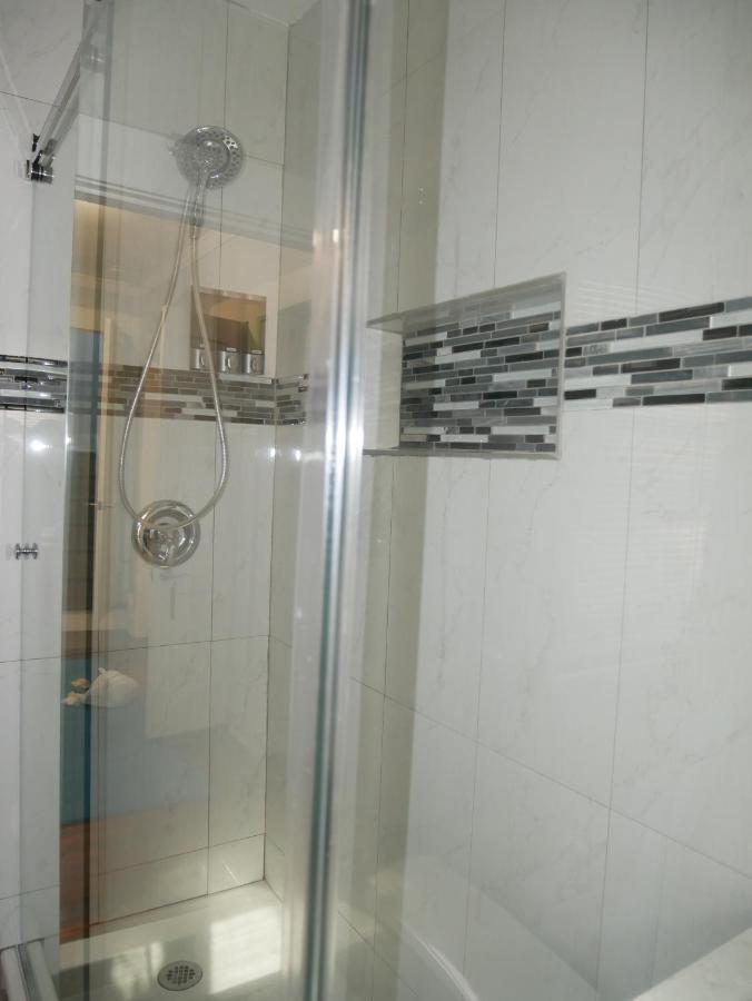Arrivals & Departures Bed & Breakfast Елизабет Екстериор снимка